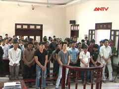 Clip: 19 đối tượng hỗn chiến vì tranh chấp ngao lĩnh án