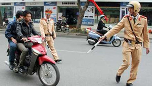 'Đầu gấu' xã đấm thẳng mặt CSGT