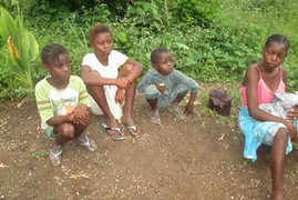 Hàng nghìn trẻ em mồ côi vì Ebola