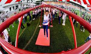 Hơn 10.000 sinh viên nhảy vì người nghèo