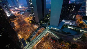 Người biểu tình Hong Kong ra tối hậu thư đòi Trưởng đặc khu từ chức