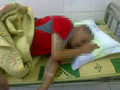 Bác sỹ trong vòng vây côn đồ: 'Mày bày trò lấy tiền tao đấm nát mặt'