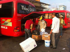 Loa phát nổ như bom: Vì sao hàng cấm lọt được lên xe khách?