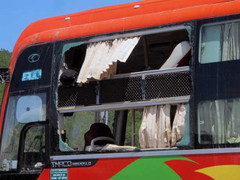 Video: Truy tìm người gửi loa phát nổ trên xe khách