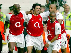 Arsenal: Một thập kỷ chuyển nhượng đầy cay đắng