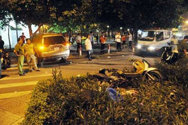 Ô tô 'điên' tông liên hoàn trên phố Sài Gòn