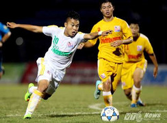 Tham biểu diễn, 'Ronaldo Việt' và đồng đội bị quật ngã