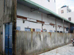 Bé lớp 2 hoảng loạn phát hiện cha chết trong phòng trọ