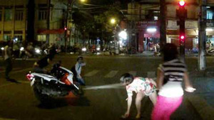 Xưng là công an, dùng còng số 8 cướp xe SH