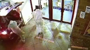 Clip: Tên trộm liều lĩnh dùng ôtô kéo nguyên cả cây ATM