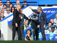 Clip: Wenger nổi khùng, gây sự với Mourinho
