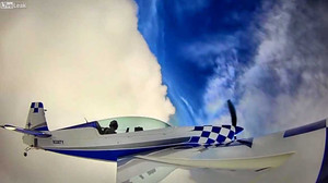 Video: Camera hành trình gắn lên cánh máy bay