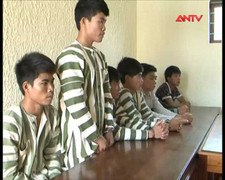 Nạn ném đá đe dọa xe khách tiếp tục hoành hành