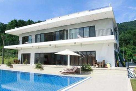 Giải pháp tạo khoảng mở tối đa ra sân vườn của biệt thự nghỉ dưỡng