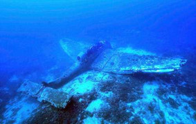 Phát hiện xác máy bay nguyên vẹn dưới đáy biển