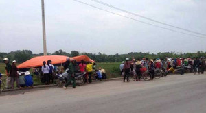 Cán bộ quỹ tín dụng nằm chết bên quốc lộ