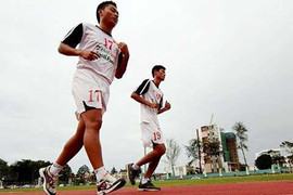 Sao U19 Việt Nam rèn thêm thể lực từ sáng sớm
