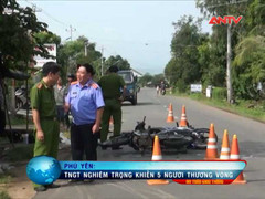 Đứng ven đường bị ôtô đâm