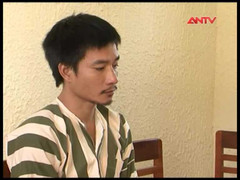 Clip: 'Đầu gấu' táo tợn đấm thẳng mặt công an xã