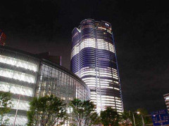 Động đất lan truyền, nhà cao tầng Hà Nội rung lắc