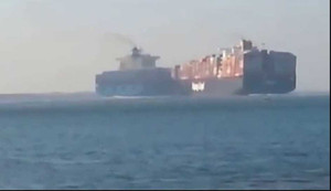 Khoảnh khắc 2 tàu container khổng lồ đâm nhau trên biển