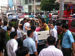 Clip: Cháy lớn quán cafe, du khách nước ngoài chết ngạt