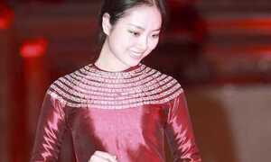 Hoa hậu Ngọc Anh mặt mộc đi thử áo dài của NTK Võ Thùy Dương