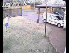 Cướp nhầm gia chủ có súng, chạy bán sống bán chết