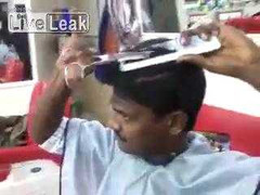 Clip cắt tóc siêu 'độc'