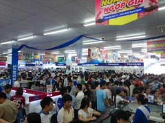 Chen chân khai trương siêu thị điện máy Trần Anh Nam Định