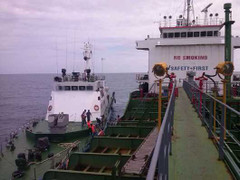 Tiếp cận 18 thuyền viên tàu Sunrise 689 bị cướp biển tấn công