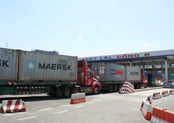 Siết xe quá tải tại cảng, doanh nghiệp 'ngồi trên lửa'