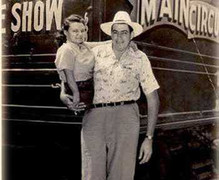 Đôi bạn 'đũa lệch' thu hút sự quan tâm của dân mạng