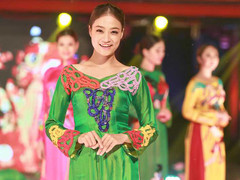 Hương sắc Hà Nội đẹp mãn nhãn dưới bàn tay NTK Đức Hùng