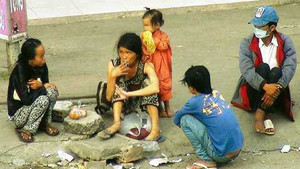 Nhà mặt đường gần chợ ma túy, bán không ai mua