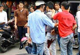 Nữ y tá phóng xe đuổi cướp trên phố Sài Gòn