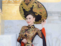 Cao Thuỳ Linh khoe sắc trong bộ áo dài đạt giải trang phục đẹp nhất