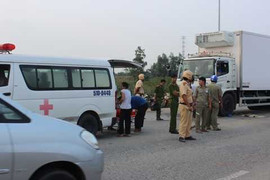 Xe máy đâm trực diện xe tải, 2 người chết thảm