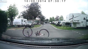 Video: Điều bất thường khó đoán ở một ngã tư