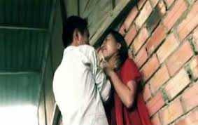 Bé gái non nớt thành “mồi” cho yêu râu xanh