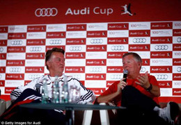 Sir Alex lên tiếng bênh vực Van Gaal