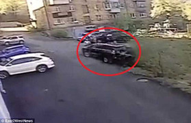 Con gái tỷ phú phá nát xe Lexus trong 16 giây