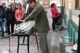 Bản nhạc mê hoặc từ những ly nước