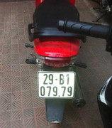 Xe gian lắp biển số 'khủng' có giá 1,8 triệu đồng