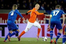 Hà Lan thua trận thứ ba dưới thời Hiddink