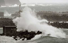 Bão Vongfong đổ bộ Nhật Bản, gần 90 người thương vong