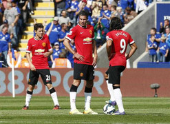 Van Gaal chơi trò may rủi với Falcao - Van Persie