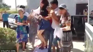 Video: Cô gái bị bắt cóc, ép làm đám cưới