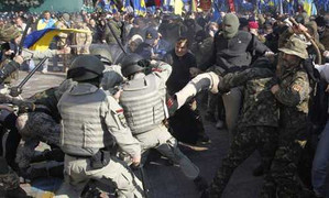 Giao tranh ác liệt bên ngoài tòa nhà Quốc hội Ukraine