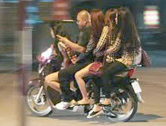 'Luật ngầm' trong nghề xe ôm, gái gọi